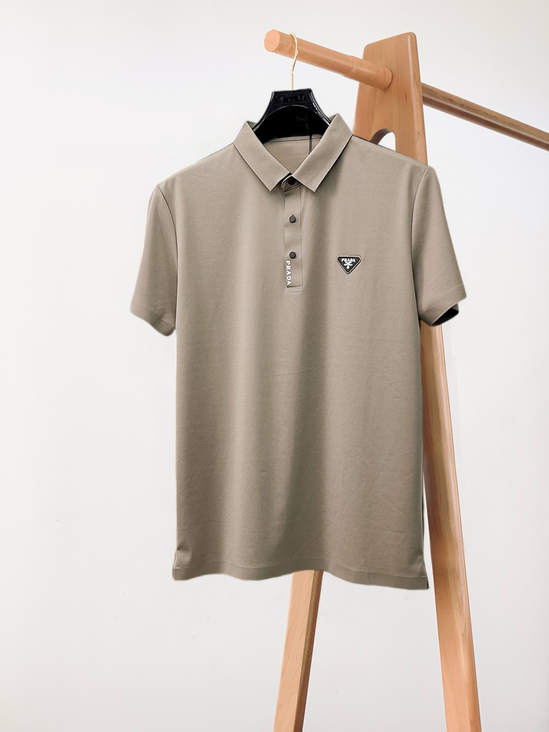 P160 Prada ¡Artículo imprescindible para trabajadores de cuello blanco de negocios de alta gama! ¡Mangas cortas informa…