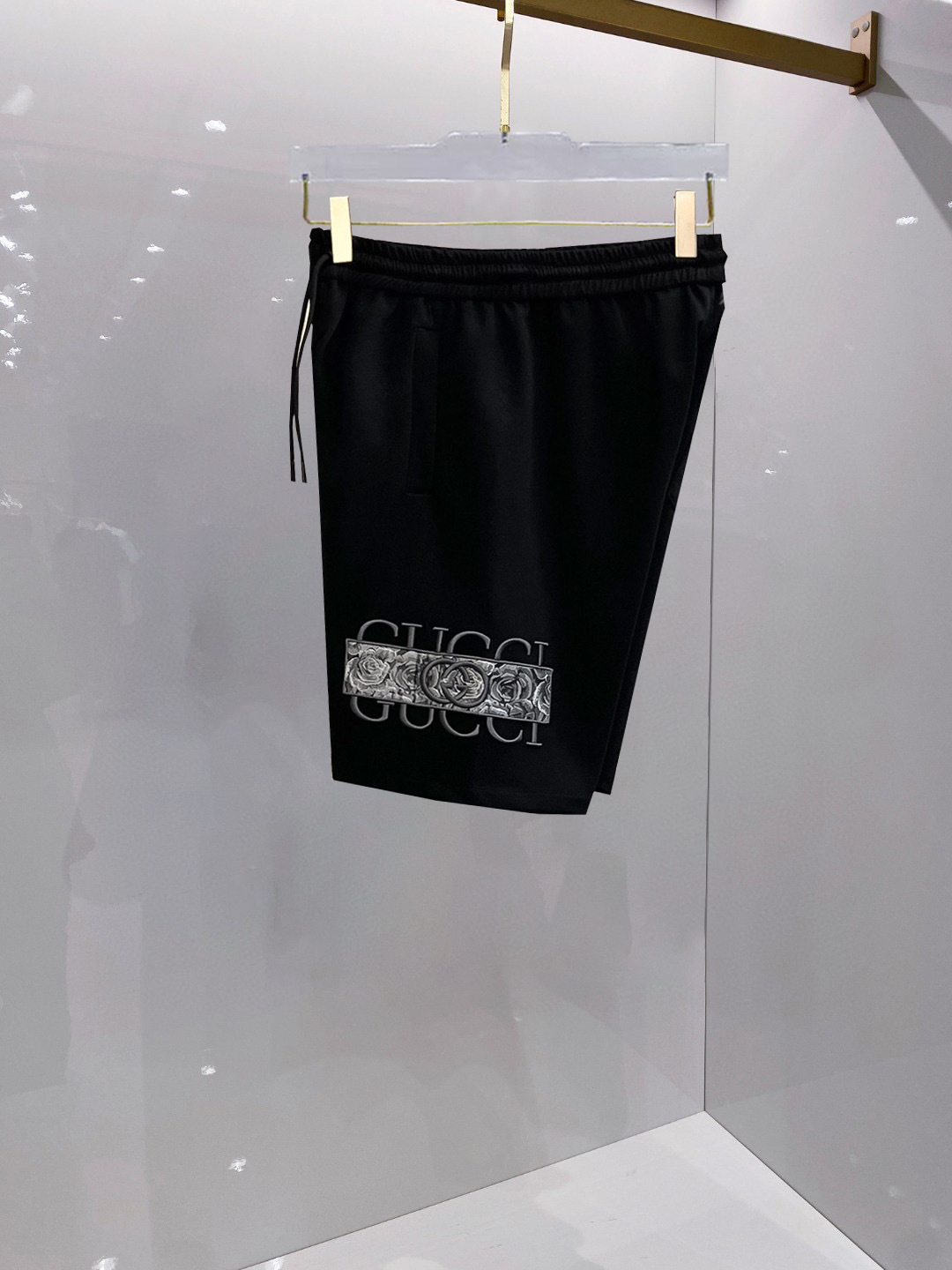 NO:459752,Gucci New summer original single counter casual shorts, luxury classic brand original LOGO accessories, hot-selling models for the counter, very comfortable to wear, low-key and luxurious, very classy when worn, no need to say much about the pants style and cutting, the upper body is exquisite and vivid, high-end and top-quality materials, truly palace-level casual pants, Turkish cotton quality, heavy washing makes the pants very soft!  Not picky about people, the upper body is absolutely stylish and extremely luxurious. Size M-3XL orders to report height and weight., gucci, shorts, alexander wang19860909古驰 夏季新款原单专柜休闲短裤,奢华经典品牌原版LOGO配饰 专柜热销款 身穿着非常舒适 低调不失奢华 穿出去非常有档次 裤型款式和裁剪亦无需多言 上身精致跃然高档一等一顶级质料 真正殿堂级的休闲裤 选用土耳其的棉花品质卓然,经过重水洗使得裤子很柔软！不挑人 上身绝对的有型 极度奢华. 尺码M-3XL下单报身高体重.,,gucci,shorts,alexander wang,Men's clothing