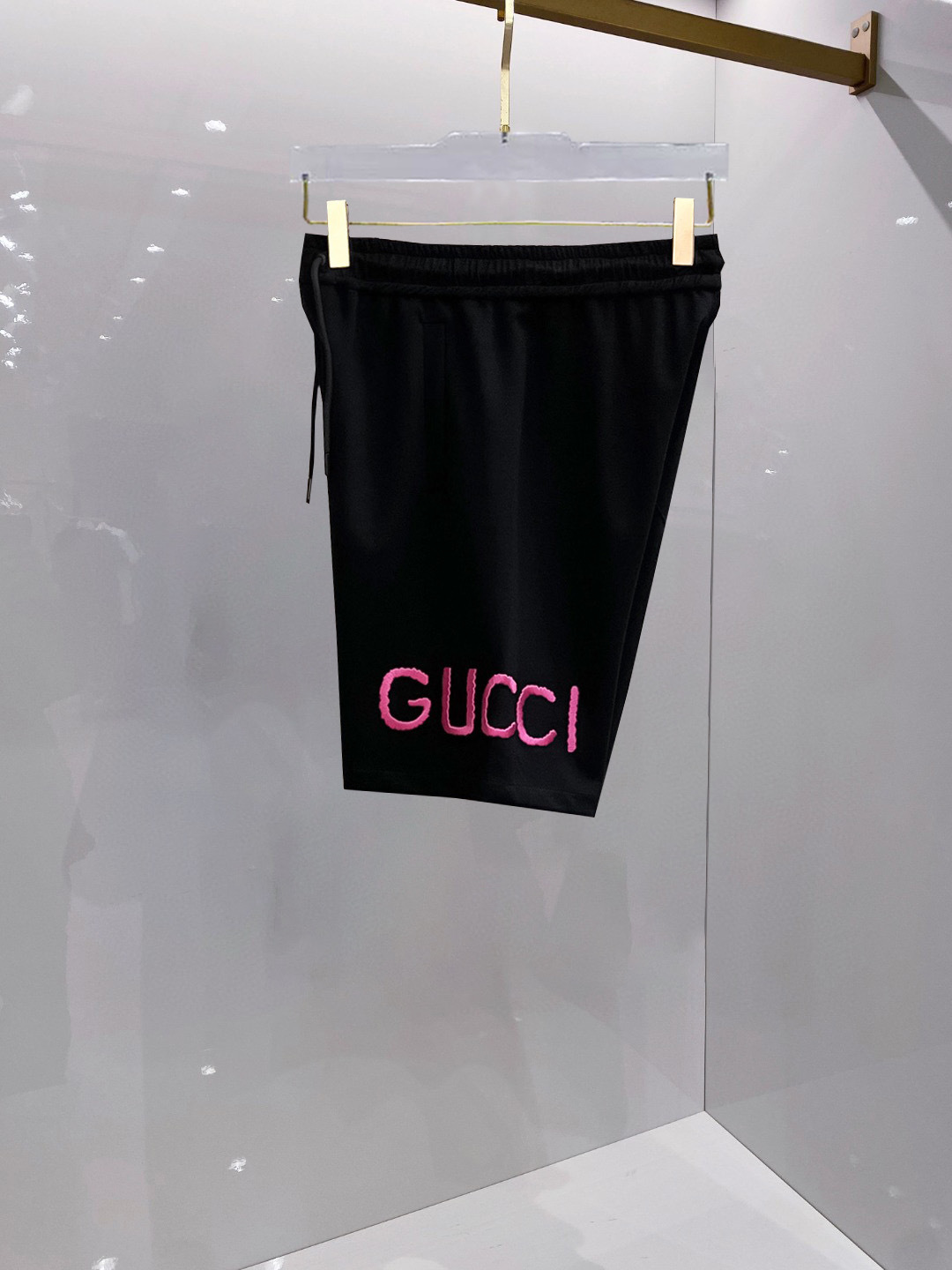 NO:459782,Gucci New summer original single counter casual shorts, luxury classic brand original LOGO accessories, hot-selling models for the counter, very comfortable to wear, low-key and luxurious, very classy when worn, no need to say much about the pants style and cutting, the upper body is exquisite and vivid, high-end and top-quality materials, truly palace-level casual pants, Turkish cotton quality, heavy washing makes the pants very soft!  Not picky about people, the upper body is absolutely stylish and extremely luxurious. Size M-3XL orders to report height and weight., gucci, shorts, alexander wang19860909古驰 夏季新款原单专柜休闲短裤,奢华经典品牌原版LOGO配饰 专柜热销款 身穿着非常舒适 低调不失奢华 穿出去非常有档次 裤型款式和裁剪亦无需多言 上身精致跃然高档一等一顶级质料 真正殿堂级的休闲裤 选用土耳其的棉花品质卓然,经过重水洗使得裤子很柔软！不挑人 上身绝对的有型 极度奢华. 尺码M-3XL下单报身高体重.,,gucci,shorts,alexander wang,Men's clothing