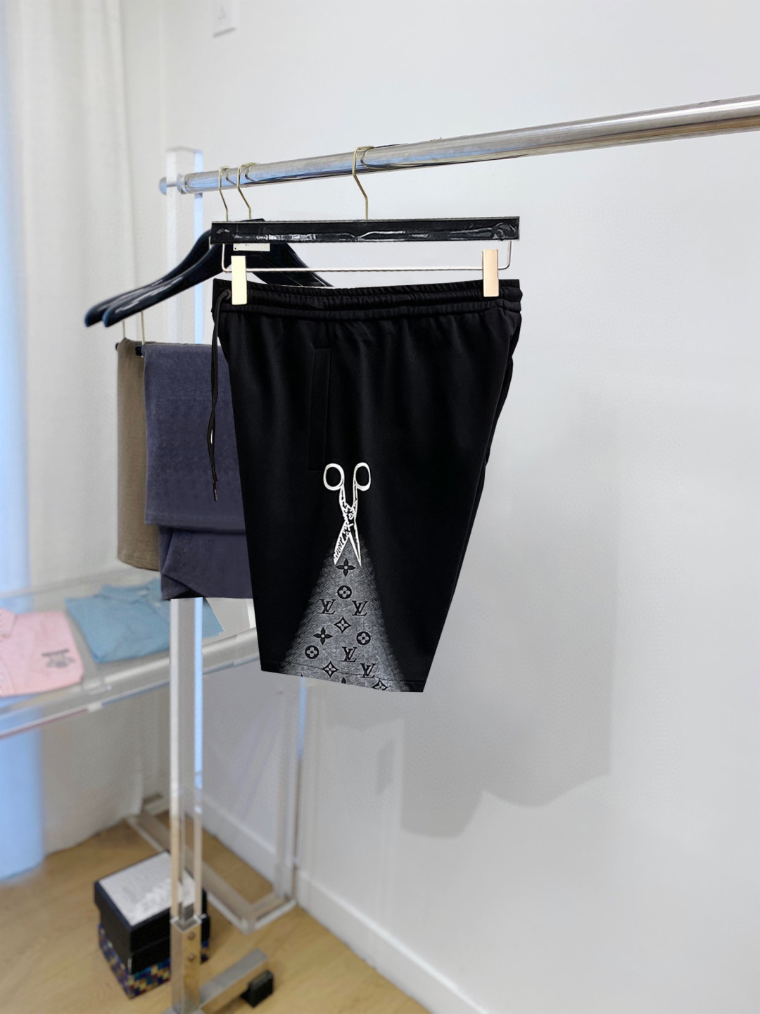 Louis Vuitton 2025 Summer Men's Black Shorts with Logo, Size M-3XL
