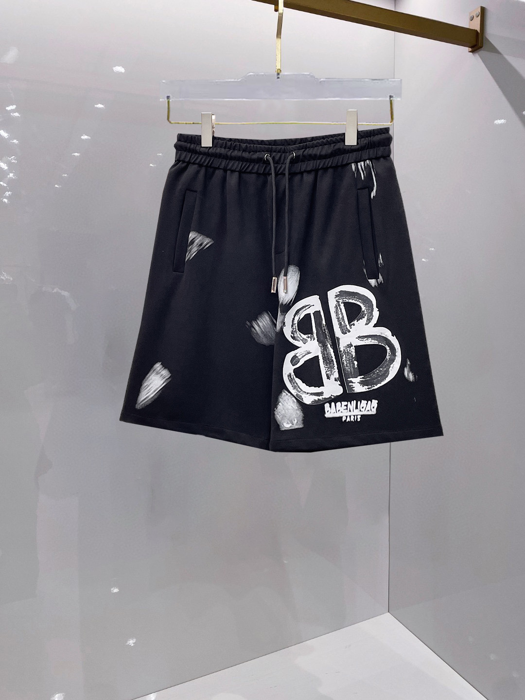 NO:459852,Balenciaga, a new summer original single counter casual shorts, luxury classic brand original LOGO accessories, hot-selling models for the counter, very comfortable to wear, low-key and luxurious, very classy when worn, no need to say much about the pants style and cutting, the upper body is exquisite and vivid, high-end and top-quality materials, a truly palace-level casual pants, Turkish cotton quality, heavy washing makes the pants very soft!  Not picky about people, the upper body is absolutely stylish and extremely luxurious. Size M-3XL orders to report height and weight.,,balenciaga, shorts,alexander wang19860909巴黎世家 夏季新款原单专柜休闲短裤,奢华经典品牌原版LOGO配饰 专柜热销款 身穿着非常舒适 低调不失奢华 穿出去非常有档次 裤型款式和裁剪亦无需多言 上身精致跃然高档一等一顶级质料 真正殿堂级的休闲裤 选用土耳其的棉花品质卓然,经过重水洗使得裤子很柔软！不挑人 上身绝对的有型 极度奢华. 尺码M-3XL下单报身高体重.,,balenciaga,shorts,alexander wang,Men's clothing