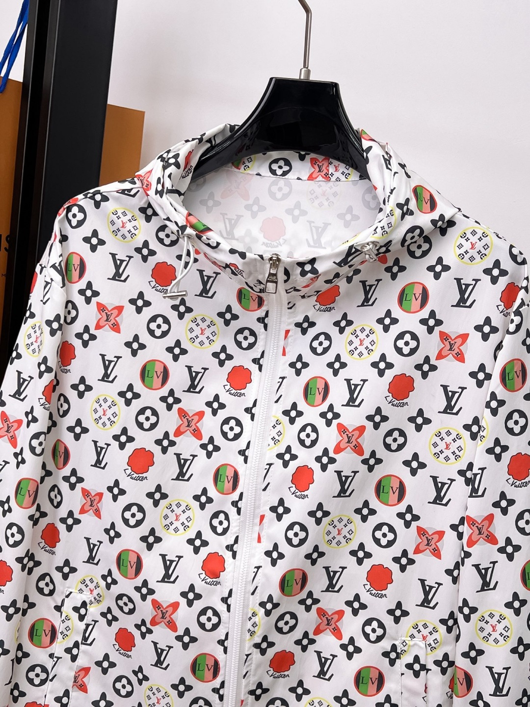 LV men Louis VuittonLV 2026 ， ， ，n ， ， ， ， 。 ：M 3XL — photo 3