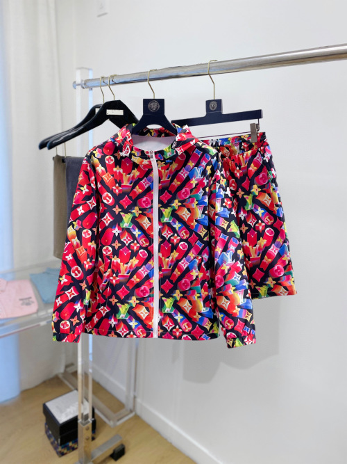 Louis Vuitton Summer Sunscreen Outfit Lightweight Luxury High-Quality Fabric 1 Louis Vuitton Summer Sunscreen Outfit Lightweight Luxury High-Quality Fabric