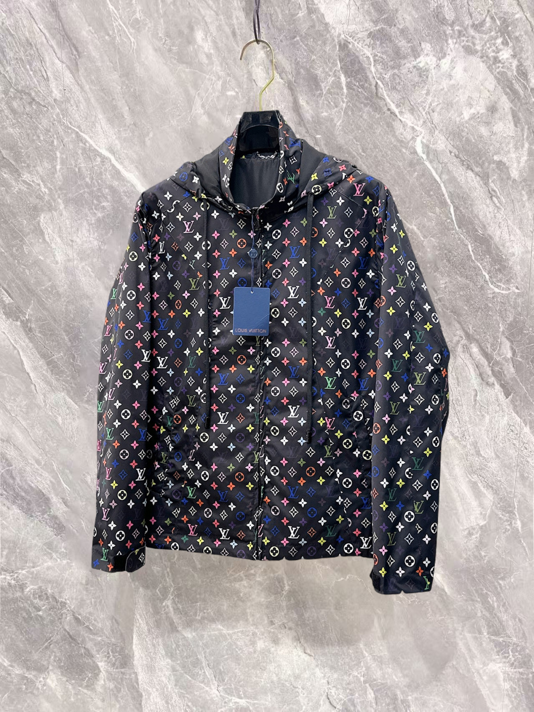 NO:732210,Louis Vuitton LV three labels are complete, the counter synchronizes the latest high-end customized jackets for spring and autumn 2026, brand letter logo pattern, unique zipper pocket design, hardware accessories logo, using counter custom fabrics, the most popular fashion style elements, the upper body effect is super handsome!  Size M-XXXL Please state your height and weight when ordering,,louis vuitton,louis vuitton,jackets & coats,jackets & coats,19860909路易威登LV 三标齐全,专柜同步2026春秋最新高端定制夹克外套,品牌字母标志图案,独特风格拉链口袋设计,五金配件Logo标志,采用专柜定制面料,最流行时尚风格元素路线,上身效果超帅气！码数M-XXXL下单报身高体重,,louis vuitton,louis vuitton,jackets & coats,jackets & coats,,Men's clothing