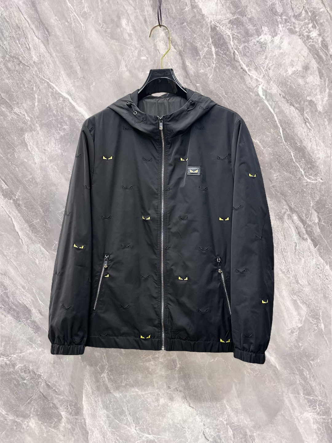 NO:732233,Fendi has three complete standards, and the counter is synchronized with the latest high-end customized jackets for spring and autumn 2026, brand letter logo pattern, unique style zipper pocket design, hardware accessories logo, using counter custom fabrics, the most popular fashion style elements, the upper body effect is super handsome!  Size M-XXXL When placing an order, state your height and weight,,fendi,jackets & coats,jackets & coats,19860909芬迪 三标齐全,专柜同步2026春秋最新高端定制夹克外套,品牌字母标志图案,独特风格拉链口袋设计,五金配件Logo标志,采用专柜定制面料,最流行时尚风格元素路线,上身效果超帅气！码数M-XXXL下单报身高体重,,fendi,jackets & coats,jackets & coats,,Men's clothing