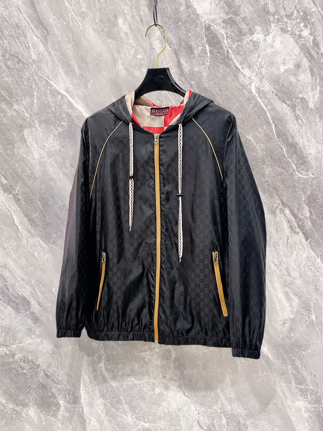 NO:732238,Gucci has three complete standards, and the counter is synchronized with the latest high-end customized jackets for spring and autumn 2026, brand letter logo pattern, unique style zipper pocket design, hardware accessories logo, using counter custom fabrics, the most popular fashion style elements, and the upper body effect is super handsome!  Size M-XXXL Please state your height and weight when ordering,,gucci,jackets & coats,jackets & coats,19860909古驰 三标齐全,专柜同步2026春秋最新高端定制夹克外套,品牌字母标志图案,独特风格拉链口袋设计,五金配件Logo标志,采用专柜定制面料,最流行时尚风格元素路线,上身效果超帅气！码数M-XXXL下单报身高体重,,gucci,jackets & coats,jackets & coats,,Men's clothing