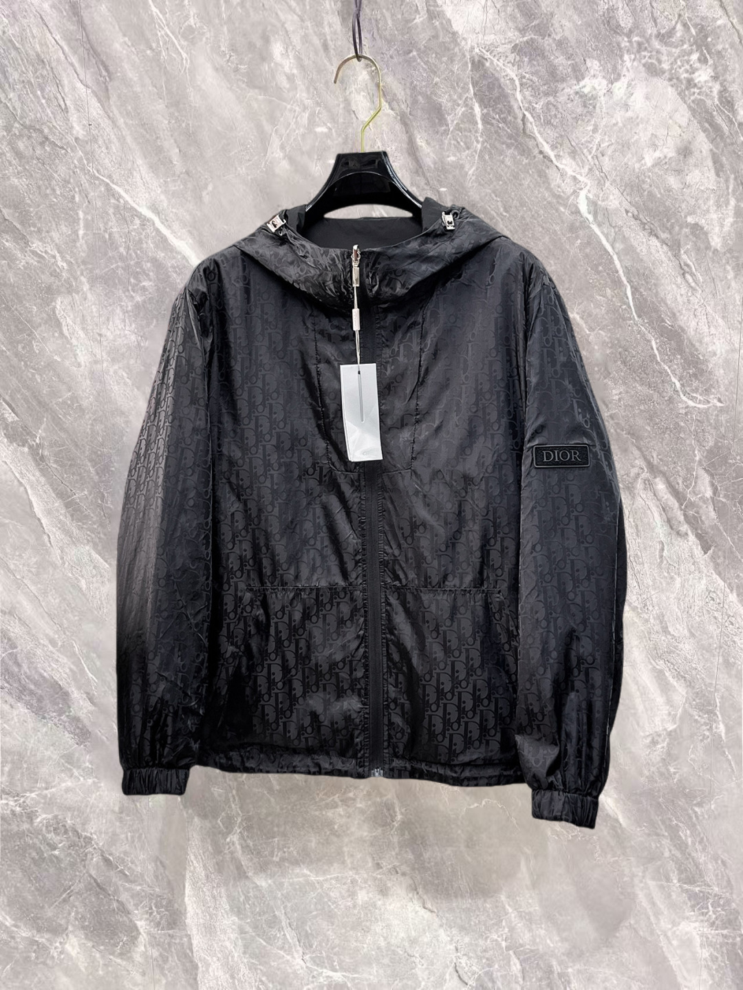 NO:732256,Dior has all three labels, and the counter has the latest high-end customized jackets for spring and autumn 2026, brand letter logo pattern, unique style zipper pocket design, hardware accessories logo, using counter custom fabrics, the most popular fashion style elements, and the upper body effect is super handsome!  Size M-XXXL Please state your height and weight when ordering,,dior,jackets & coats,jackets & coats,19860909迪奥 三标齐全,专柜同步2026春秋最新高端定制夹克外套,品牌字母标志图案,独特风格拉链口袋设计,五金配件Logo标志,采用专柜定制面料,最流行时尚风格元素路线,上身效果超帅气！码数M-XXXL下单报身高体重,,dior,jackets & coats,jackets & coats,,Men's clothing