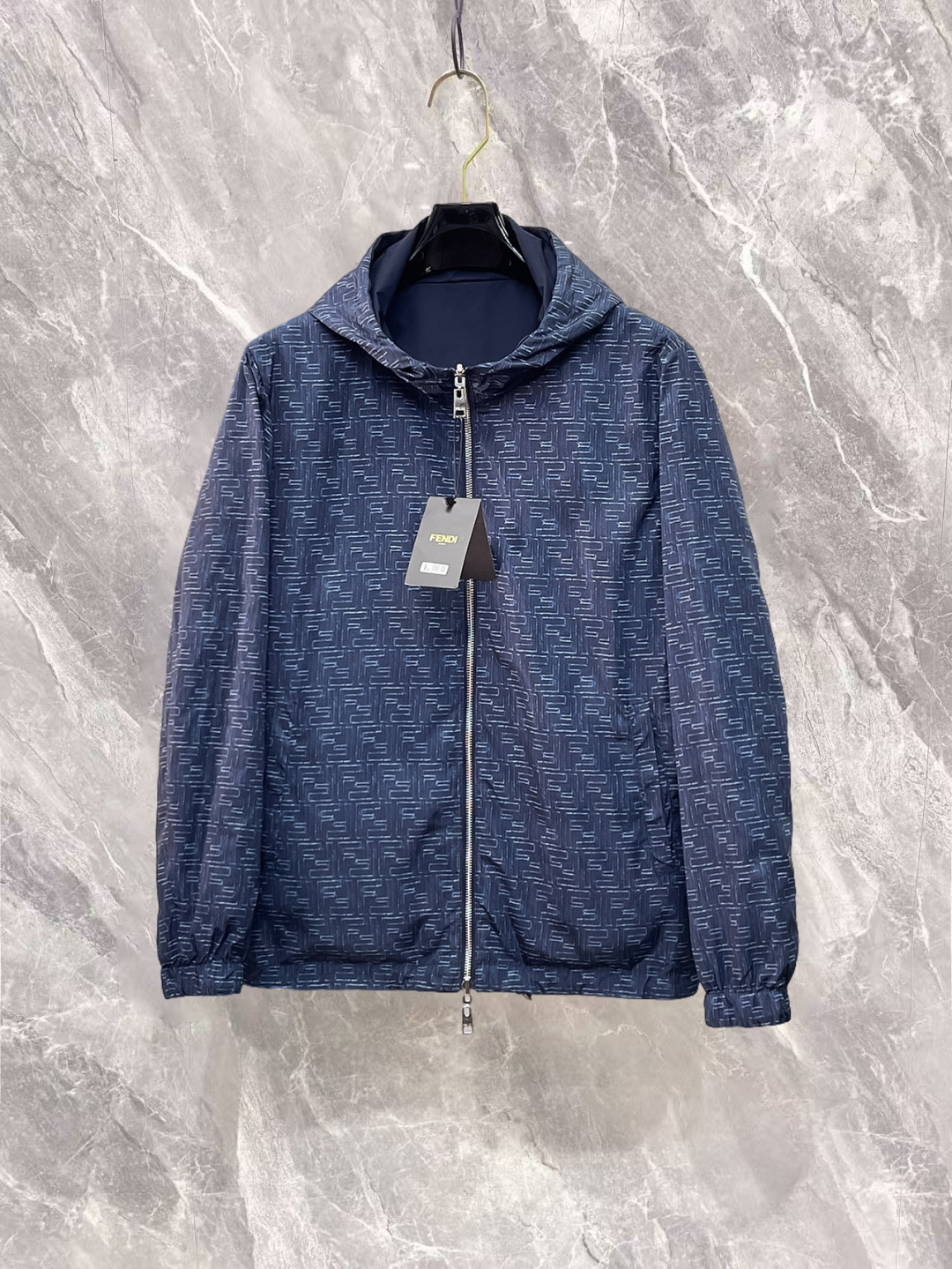 NO:732267,Fendi has three complete standards, and the counter is synchronized with the latest high-end customized jackets for spring and autumn 2026, brand letter logo pattern, unique style zipper pocket design, hardware accessories logo, using counter custom fabrics, the most popular fashion style elements, the upper body effect is super handsome!  Size M-XXXL When placing an order, state your height and weight,,fendi,jackets & coats,jackets & coats,19860909芬迪 三标齐全,专柜同步2026春秋最新高端定制夹克外套,品牌字母标志图案,独特风格拉链口袋设计,五金配件Logo标志,采用专柜定制面料,最流行时尚风格元素路线,上身效果超帅气！码数M-XXXL下单报身高体重,,fendi,jackets & coats,jackets & coats,,Men's clothing