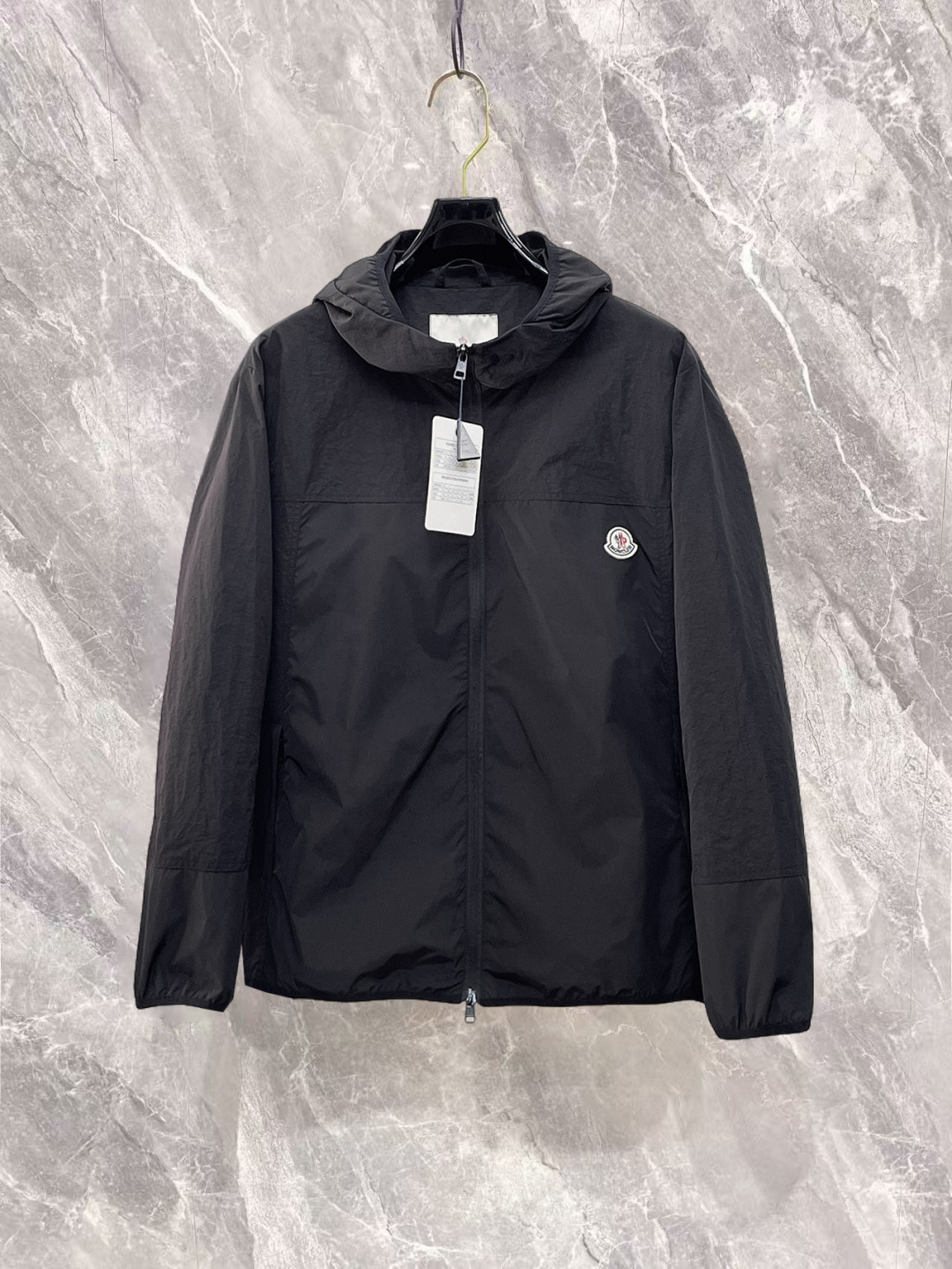 NO:732277,Mengkou, complete with three labels, the latest high-end customized jackets and coats in the counter for spring and autumn 2026, brand letter logo pattern, unique style zipper pocket design, hardware accessories logo, using counter-customized fabrics, the most popular fashion style elements, the upper body effect is super handsome!  Size M-XXXL Please state your height and weight when ordering,,Moncler,jackets & coats,jackets & coats,19860909蒙口 三标齐全,专柜同步2026春秋最新高端定制夹克外套,品牌字母标志图案,独特风格拉链口袋设计,五金配件Logo标志,采用专柜定制面料,最流行时尚风格元素路线,上身效果超帅气！码数M-XXXL下单报身高体重,,Moncler,jackets & coats,jackets & coats,,Men's clothing