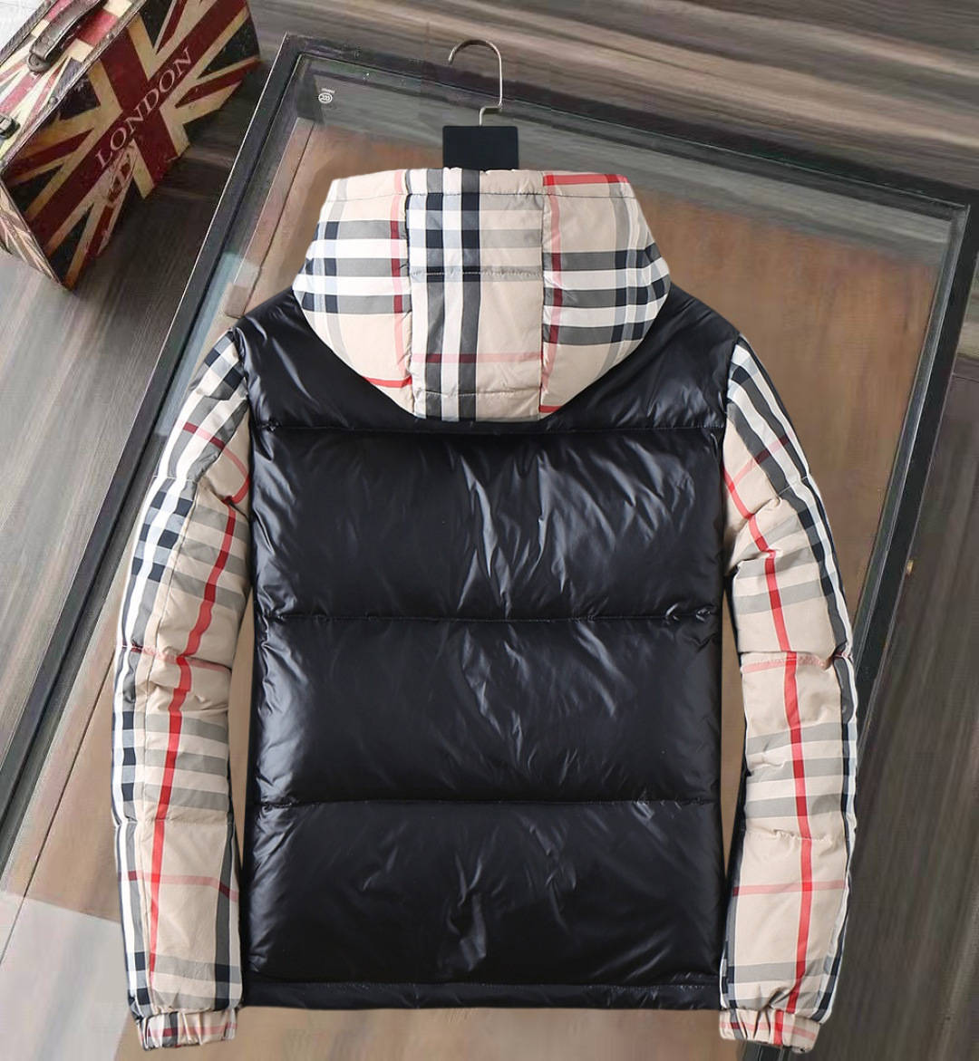 P570 巴宝莉 新款羽绒服。这款号称羽绒服届专业的，三标齐全全部90绒的。带着经典的Logo组合搭配，第一眼看到就是满满的视觉冲击，保暖性能更出色，轻便不厚重，且压缩后的蓬松度恢复性好，聚热锁温！个性的拼色设计，清新有活力！市面流通的版本实在太多了，除了面料做工不同外，最大的区别就是填充物根本不是鹅绒而是羽丝或手感绒等等，而不懂的根本不容易区分。另外面料和做工也绝对不是一个级别，总之认准我们，让你绝对不跑偏，独家全色全部购入正版开发，懂我们家羽绒服质量的，完全可以放心闭眼推。码数：M-3XL.最大穿到200斤左右。下单报身高体重。