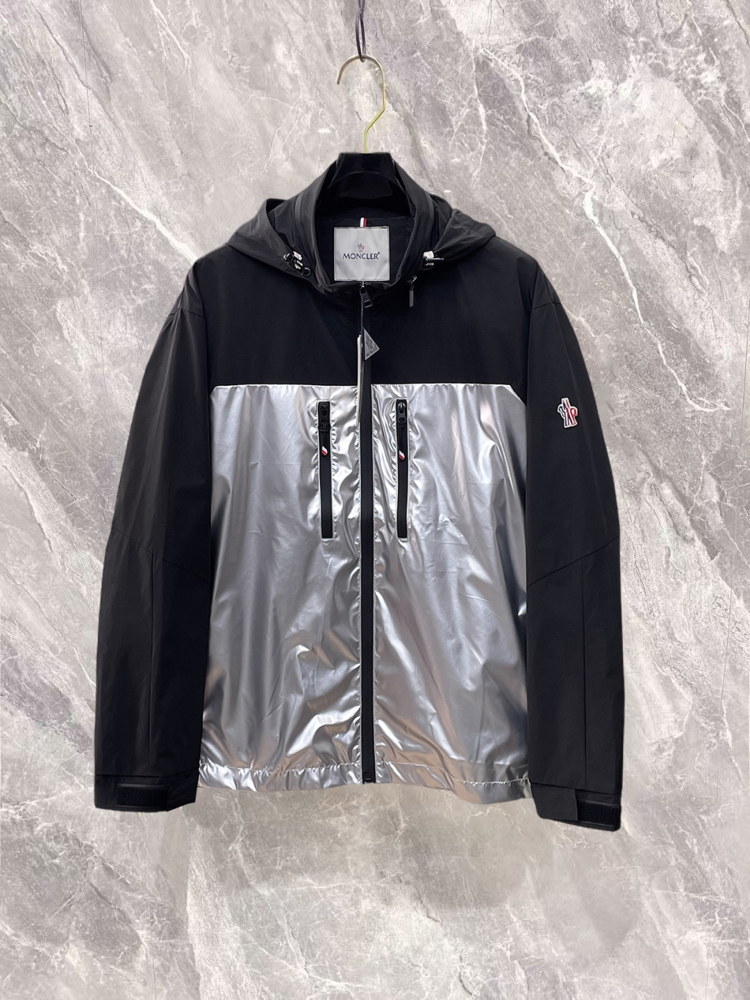 NO:732268,Mengkou, complete with three labels, the latest high-end customized jackets and coats in the counter for spring and autumn 2026, brand letter logo pattern, unique style zipper pocket design, hardware accessories logo, using counter-customized fabrics, the most popular fashion style elements, the upper body effect is super handsome!  Size M-XXXL Please state your height and weight when ordering,,Moncler,jackets & coats,jackets & coats,19860909蒙口 三标齐全,专柜同步2026春秋最新高端定制夹克外套,品牌字母标志图案,独特风格拉链口袋设计,五金配件Logo标志,采用专柜定制面料,最流行时尚风格元素路线,上身效果超帅气！码数M-XXXL下单报身高体重,,Moncler,jackets & coats,jackets & coats,,Men's clothing