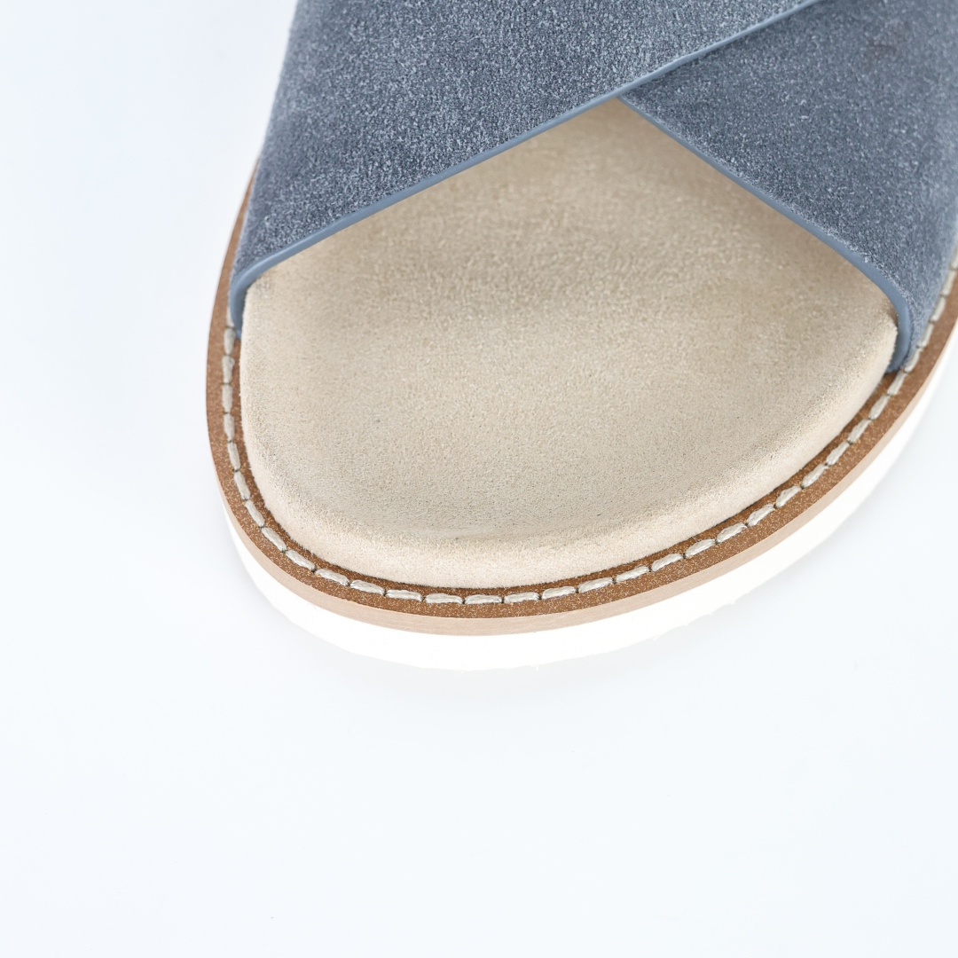 X1 版本 Brunello Cucinelli 绒面革 bc交叉拖 灰色鞋面甄选进口牛反绒皮打造，深棕