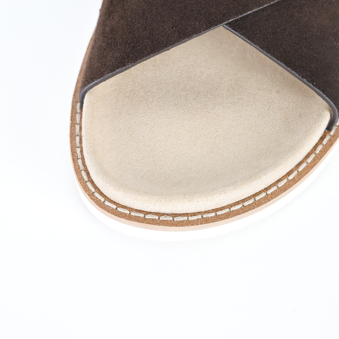 X1 版本 Brunello Cucinelli 绒面革 Bc交叉拖 棕色鞋面甄选进口牛反绒皮打造，深棕