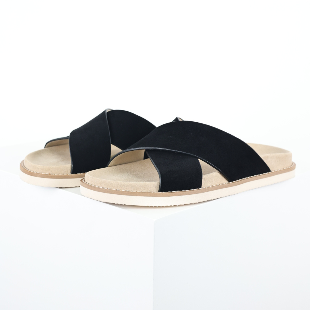 X1 版本 Brunello Cucinelli 绒面革 Bc交叉拖 黑色鞋面甄选进口牛反绒皮打造，深棕