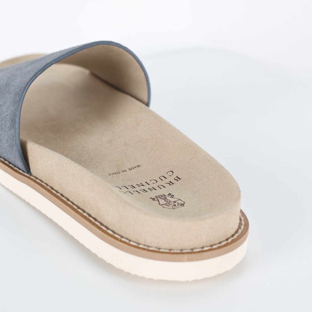 X1 版本 Brunello Cucinelli 绒面革 一字拖 灰色鞋面甄选进口牛反绒皮打造，深棕色绒
