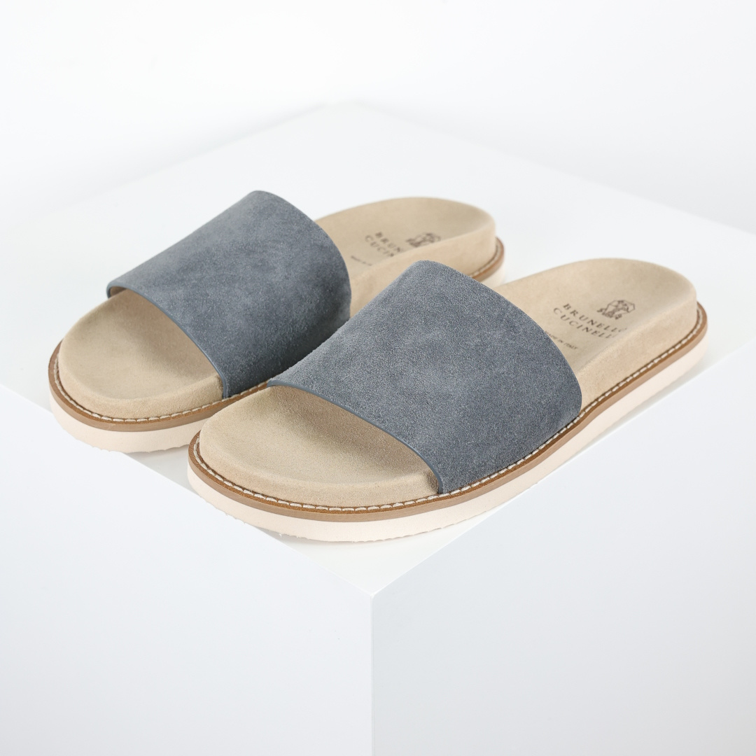 X1 版本 Brunello Cucinelli 绒面革 一字拖 灰色鞋面甄选进口牛反绒皮打造，深棕色绒