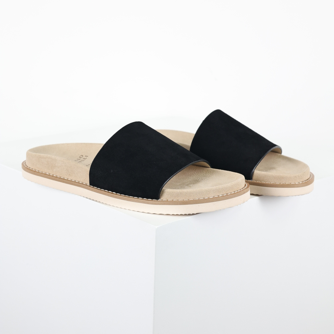 X1 版本 Brunello Cucinelli 绒面革 一字拖 黑色鞋面甄选进口牛反绒皮打造，深棕色绒