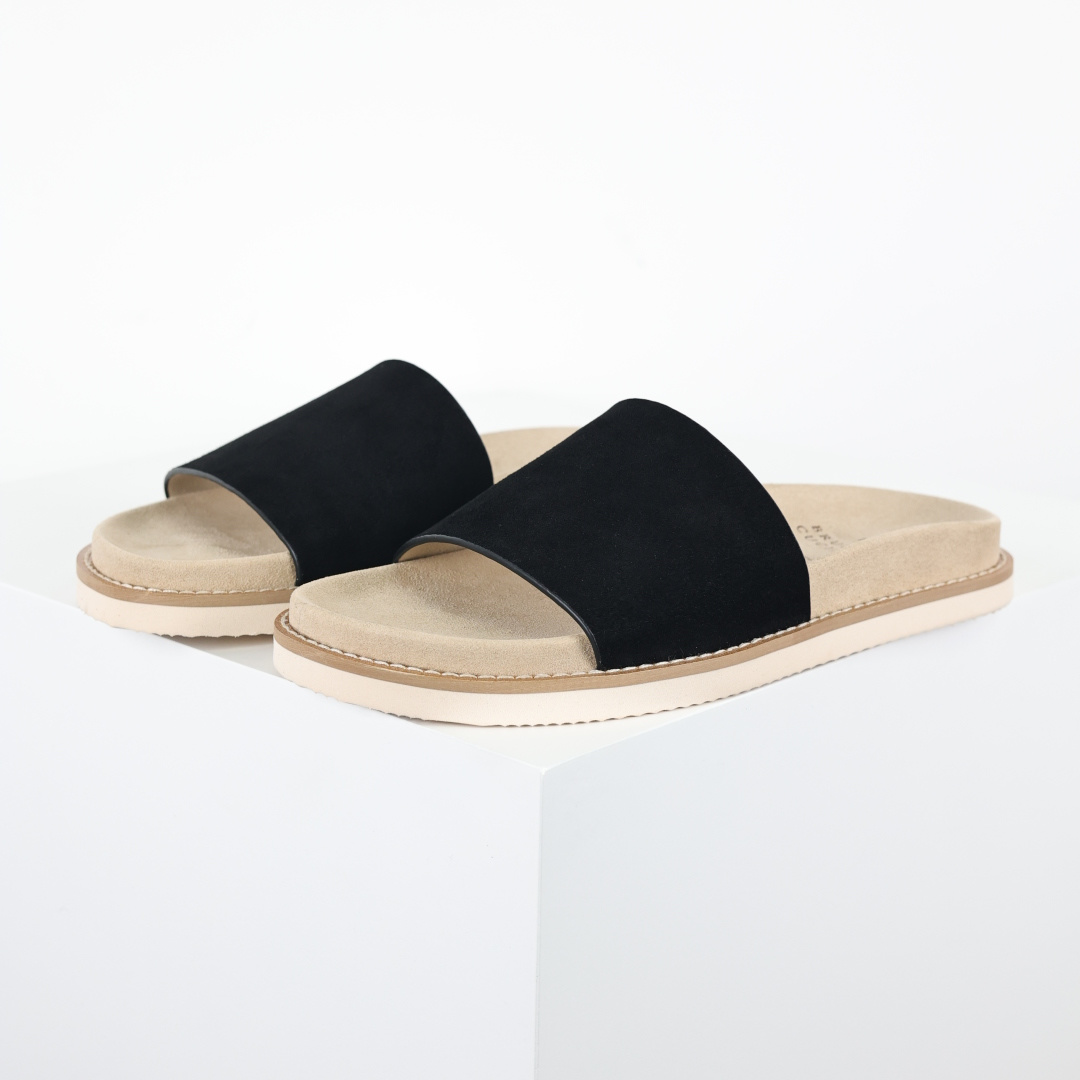 X1 版本 Brunello Cucinelli 绒面革 一字拖 黑色鞋面甄选进口牛反绒皮打造，深棕色绒