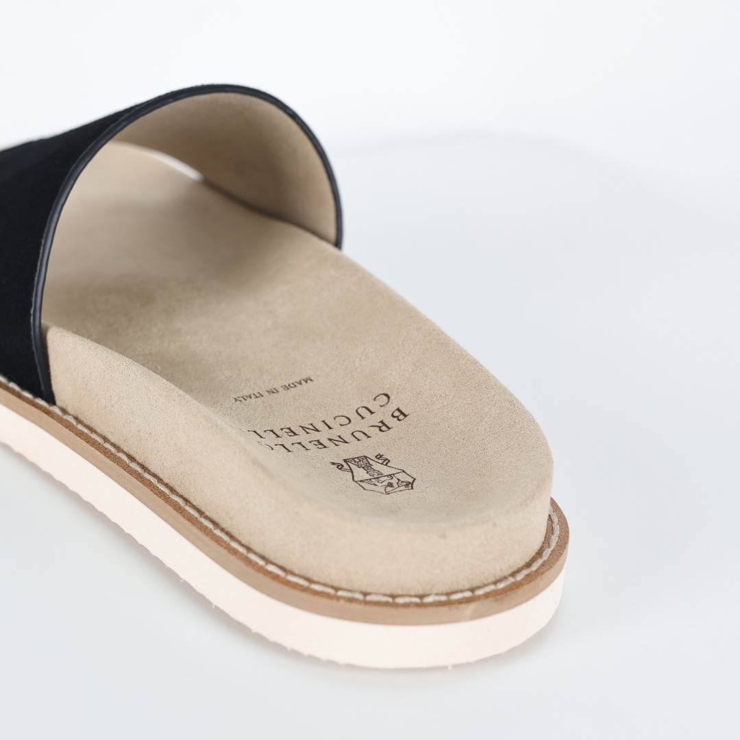 X1 版本 Brunello Cucinelli 绒面革 一字拖 黑色鞋面甄选进口牛反绒皮打造，深棕色绒