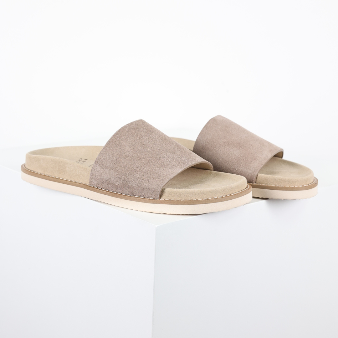 X1 版本 Brunello Cucinelli 绒面革 一字拖 栗色鞋面甄选进口牛反绒皮打造，深棕色绒