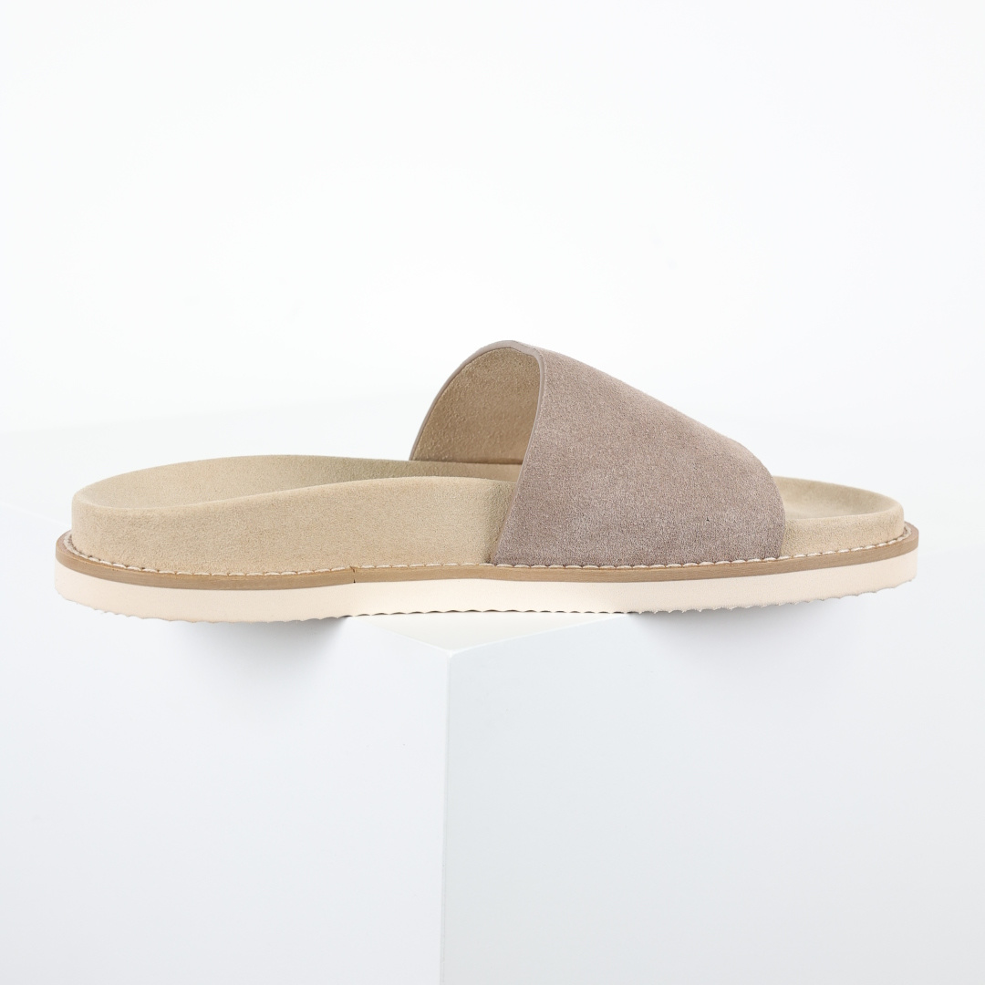 X1 版本 Brunello Cucinelli 绒面革 一字拖 栗色鞋面甄选进口牛反绒皮打造，深棕色绒