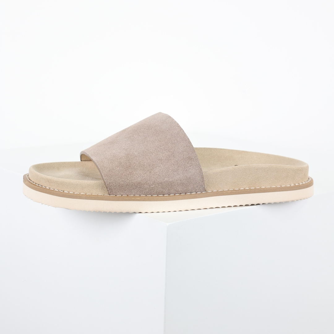 X1 版本 Brunello Cucinelli 绒面革 一字拖 栗色鞋面甄选进口牛反绒皮打造，深棕色绒