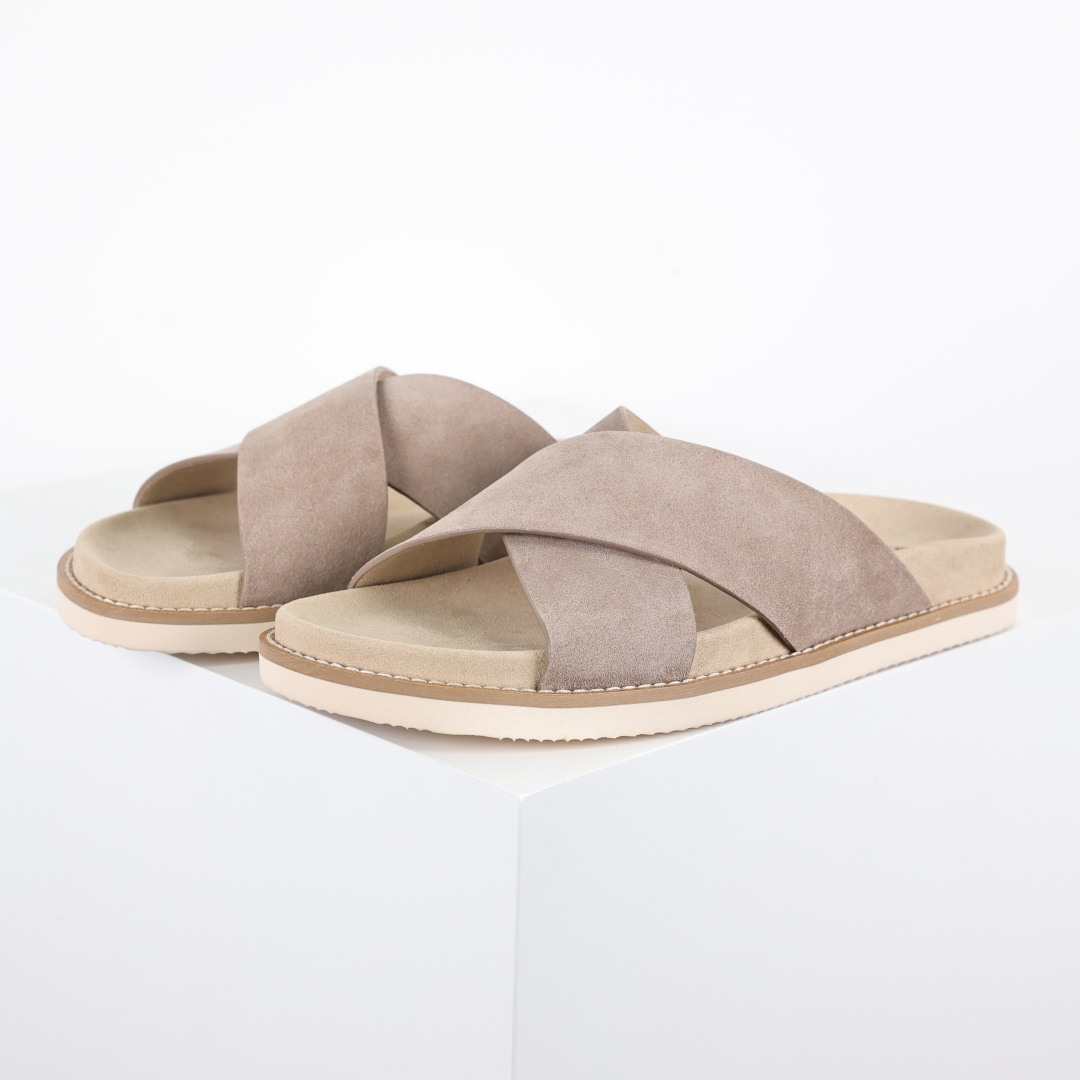 X1 版本 Brunello Cucinelli 绒面革 Bc交叉拖 沙色鞋面甄选进口牛反绒皮打造，深棕