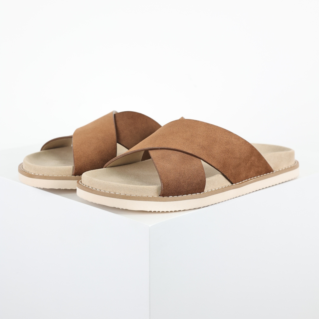 X1 版本 Brunello Cucinelli 绒面革 Bc交叉拖 卡其色鞋面甄选进口牛反绒皮打造，深