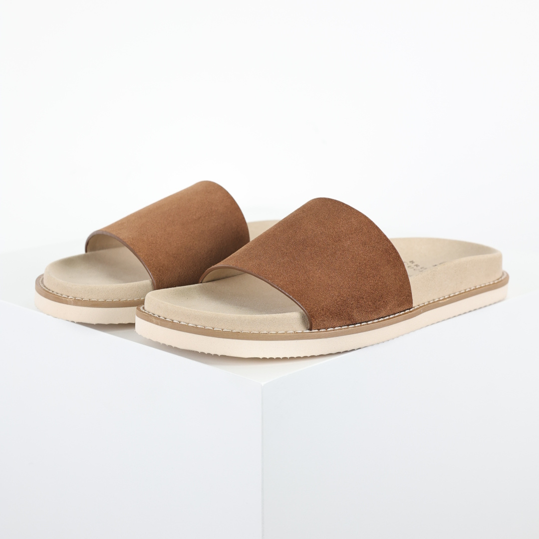 X1 版本 Brunello Cucinelli 绒面革 一字拖 栗色鞋面甄选进口牛反绒皮打造，深棕色绒