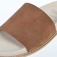 X1 版本 Brunello Cucinelli 绒面革 一字拖 栗色鞋面甄选进口牛反绒皮打造,深棕色绒 X1 版本 Brunello Cucinelli 绒面革 一字拖 栗色鞋面甄选进口牛反绒皮打造,深棕色绒