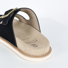 X1 版本 Brunello Cucinelli 绒面革 二字拖鞋 灰色鞋面甄选进口牛反绒皮打造,深棕色 X1 版本 Brunello Cucinelli 绒面革 二字拖鞋 灰色鞋面甄选进口牛反绒皮打造,深棕色