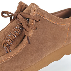 Clarks 其乐 Wallabee 休闲鞋 男款 棕色经典莫卡辛鞋头,传承百年的手工缝线工艺,鞋头饱满 Clarks 其乐 Wallabee 休闲鞋 男款 棕色经典莫卡辛鞋头,传承百年的手工缝线工艺,鞋头饱满