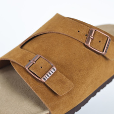 Birkenstock Zurich 勃肯 一字拖鞋 驼棕色全新勃肯半拖 舒适又时髦 潮人必备单品 正确 Birkenstock Zurich 勃肯 一字拖鞋 驼棕色全新勃肯半拖 舒适又时髦 潮人必备单品 正确