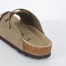Birkenstock Zurich 勃肯 一字拖鞋 卡其灰全新勃肯半拖 舒适又时髦 潮人必备单品 正确 Birkenstock Zurich 勃肯 一字拖鞋 卡其灰全新勃肯半拖 舒适又时髦 潮人必备单品 正确
