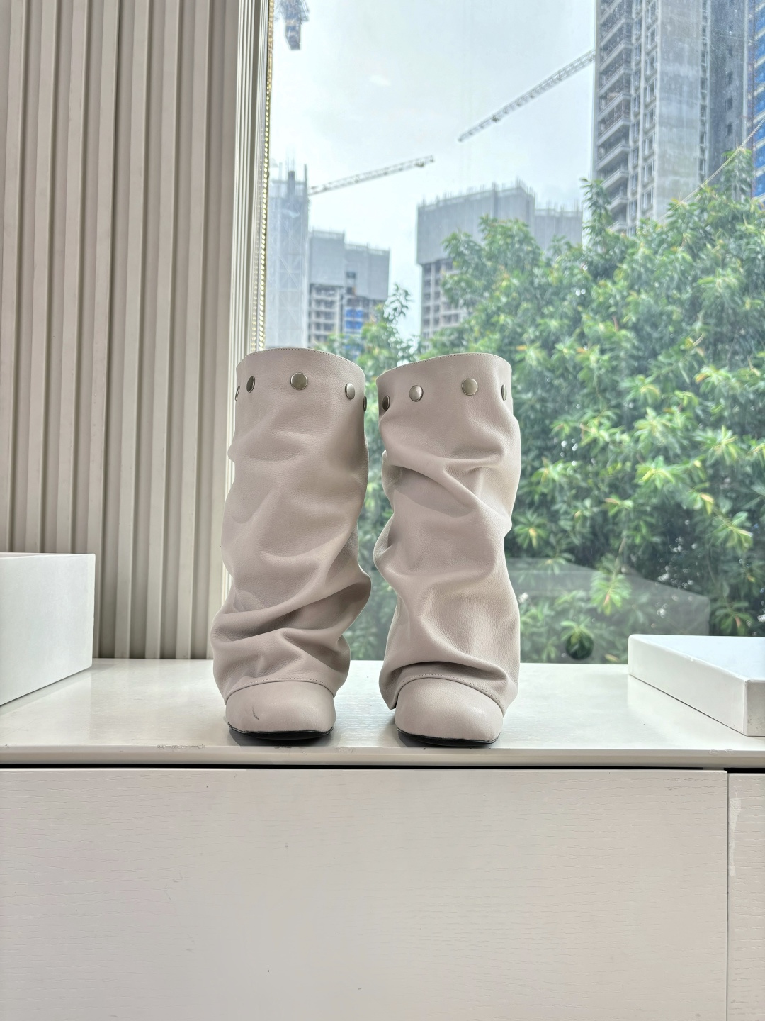 NO:441476,G213paloma wool 2025 new out-of-print retro beautiful pile boots are so beautiful, it is simply an artistic and multi-way wear method to unlock a pair of pile boots that can be used to unlock the style of fashion. Fabric fabric cowhide inner lining sheepskin inner size 35-39# (40# custom made without return), boots, boots, cowhide, sheepskin19860909G213paloma wool 2025新款绝版复古美丽堆堆靴太美了,简直就是艺术多种穿法可解锁时髦精不能缺少的一双堆堆靴对版牛皮面料 面料面料牛皮 内里羊皮内里 码数35-39#（40#订做不退换）,靴子,boots,cowhide,sheepskin,Women's Shoes