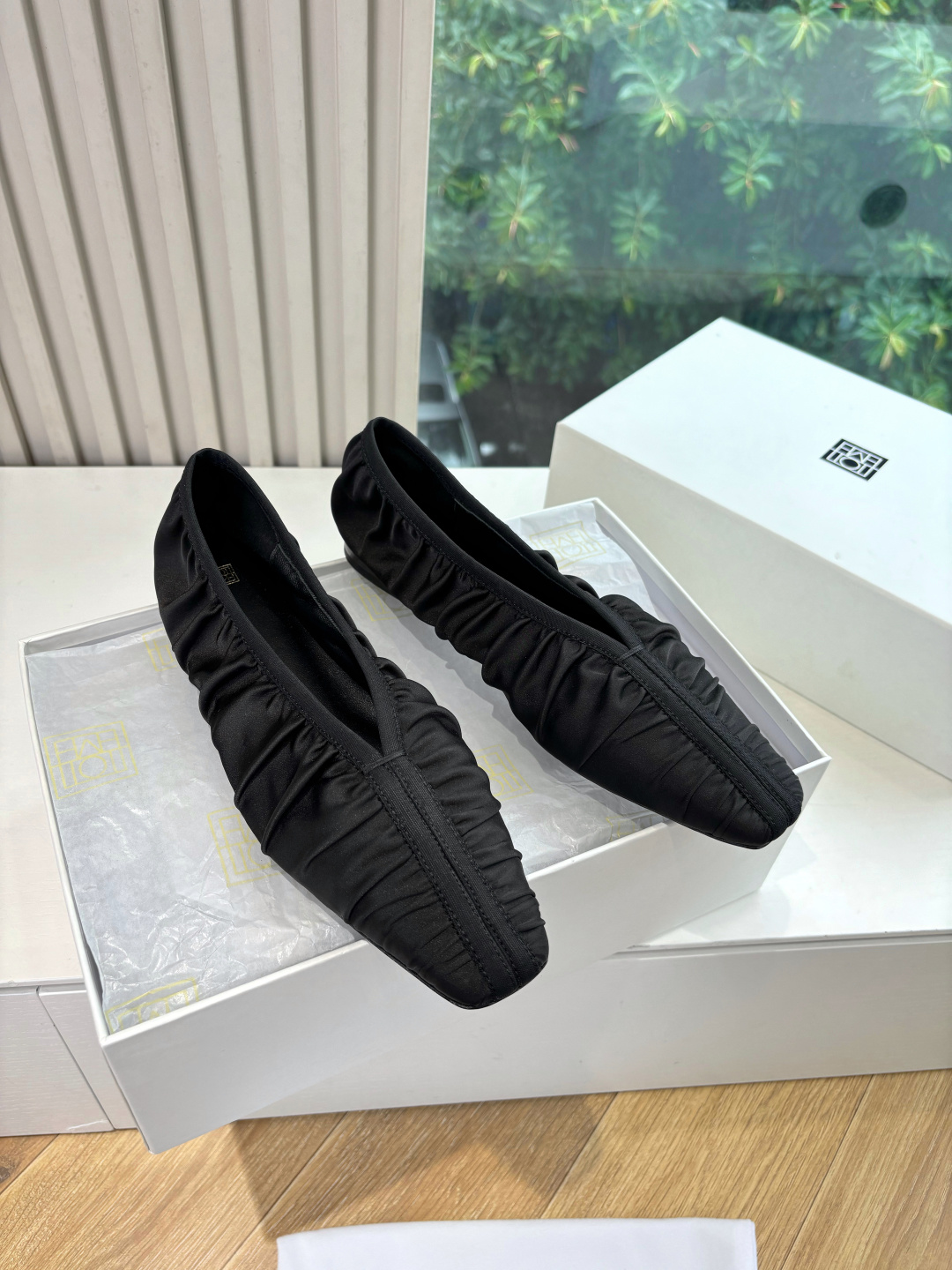 NO:441448,G213 WYSIWYG toteme 2025 new minimalist style treasure sandals have a minimalist style called toteme simple and neat lines. The overall look is super high-end, and the fashionable feel is filled with Mary Jane pleated loafers fabric sheepskin lining Italian imported leather outsole Size 35-39# (40# customized for non-return and exchange), single shoes, loafers, sandals, mary jane, sheepskin, Leather soles19860909G213所见即所得toteme 2025新款极简风宝藏凉鞋有一种极简,叫做toteme简单利落的线条,整体看上去超级高级,时髦感一下子就拉满玛丽珍褶皱乐福鞋 面料羊皮内里 意大利进口真皮大底 尺码35-39#（40#订做不退换）,单鞋,loafers,sandals,mary jane,sheepskin,Leather soles,Women's Shoes