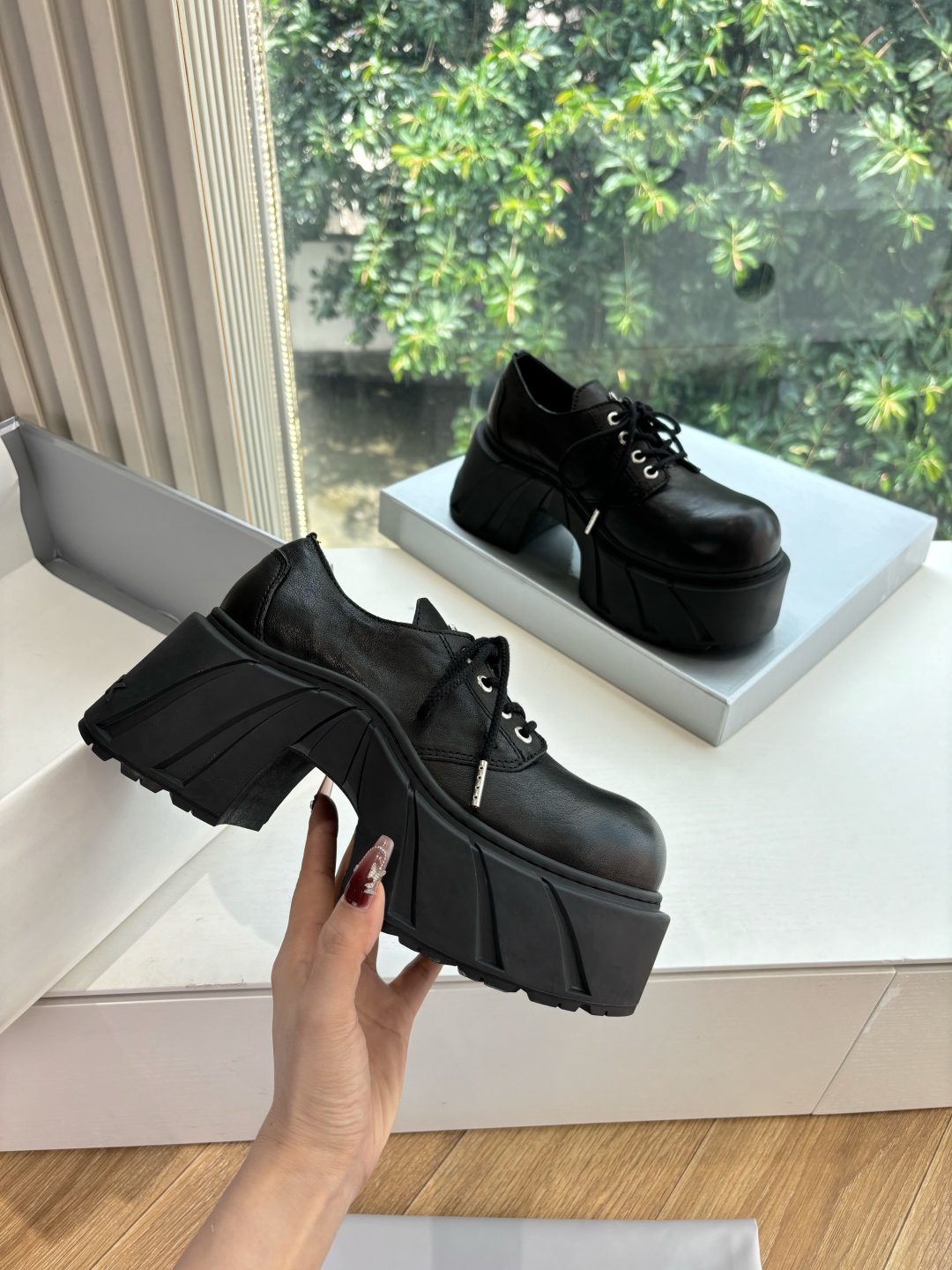 SMFK 2025 Top Edition G261: Stylish Footwear with Super-Net-Based Red-Hot Owner