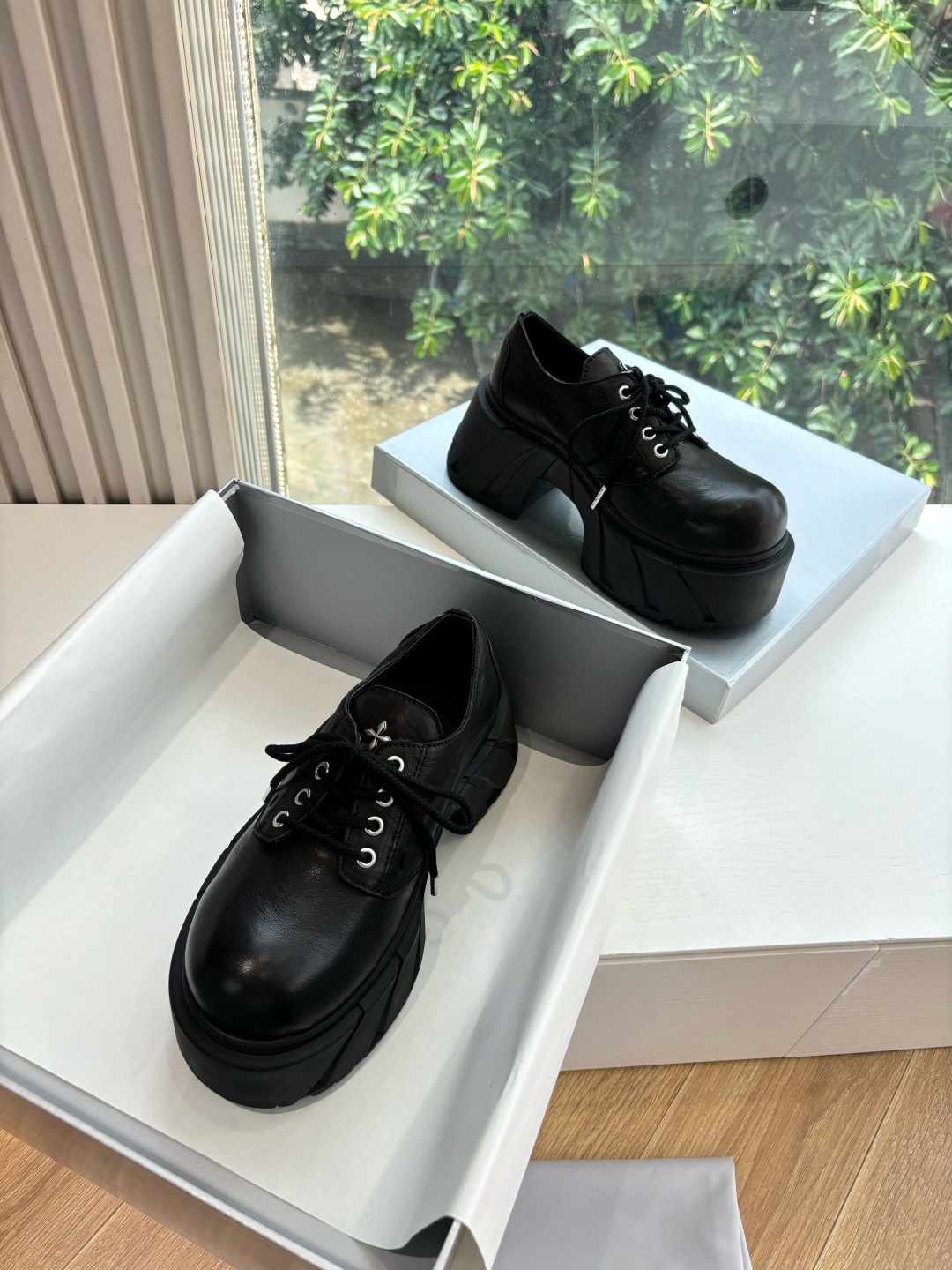 SMFK 2025 Top Edition G261: Stylish Footwear with Super-Net-Based Red-Hot Owner - 图片 3