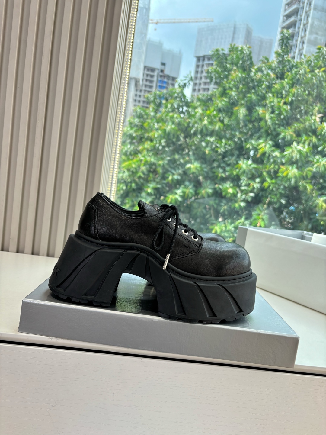 SMFK 2025 Top Edition G261: Stylish Footwear with Super-Net-Based Red-Hot Owner - 图片 7