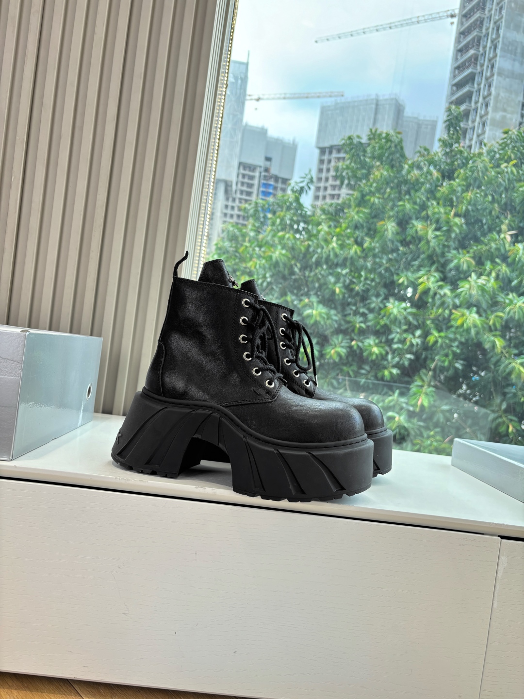 Fashionable Single Wears SMFK’s Oxin Sneakers with Original Soles (35-39#) - 图片 2