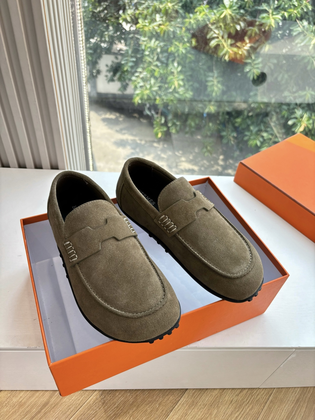 NO:465332,* Hermes second uncle Muller single shoes are all made of bare feet or paired with socks this year, they are all fashionable. The fabric is imported cowhide, the inner leather, original sole, size 35-39 (customized for 40.41) No return or change for women 40-44 (customized for 45) No return or change for men, loafers, hermes, loafers, cowhide, socks19860909*爱马仕二舅穆勒单鞋今年面料均选用光脚或者搭配个袜子穿,都时髦的不行哦 面料进口牛皮磨砂 内里真皮 鞋底原版鞋底 尺码35-39（40.41定制）不退不换女 40-44（45定制）不退不换男,乐福鞋,hermes,loafers,cowhide,socks,Women's Shoes