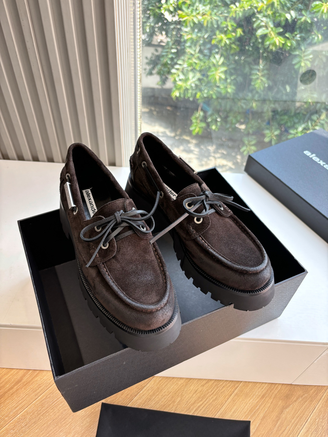 NO:448372,Purchase level Alexanderwan* King's 2025 spring new thick sole series, unrivaled height-enhancing single product, thick sole, but light and comfortable feet!  Selected imported cowhide, full of texture and embellishment of golden letters, full of high-end feel!  It's so fashionable to wear. Imported cowhide leather with edge beads inside. Size 35-39 (customized 40, no return or replacement), loafers, alexander wang, loafers, cowhide19860909代购级别Alexanderwan*大王2025春季新品厚底系列新品,无敌增高决绝子单品,鞋底厚,但脚感轻盈舒适！甄选进口牛皮,质感满分金色字母点缀,高级感拉满！上脚简直不要太洋气 面料进口牛皮开边珠 内里牛皮 尺码35-39（定制40不退不换）,乐福鞋,alexander wang,loafers,cowhide,Women's Shoes