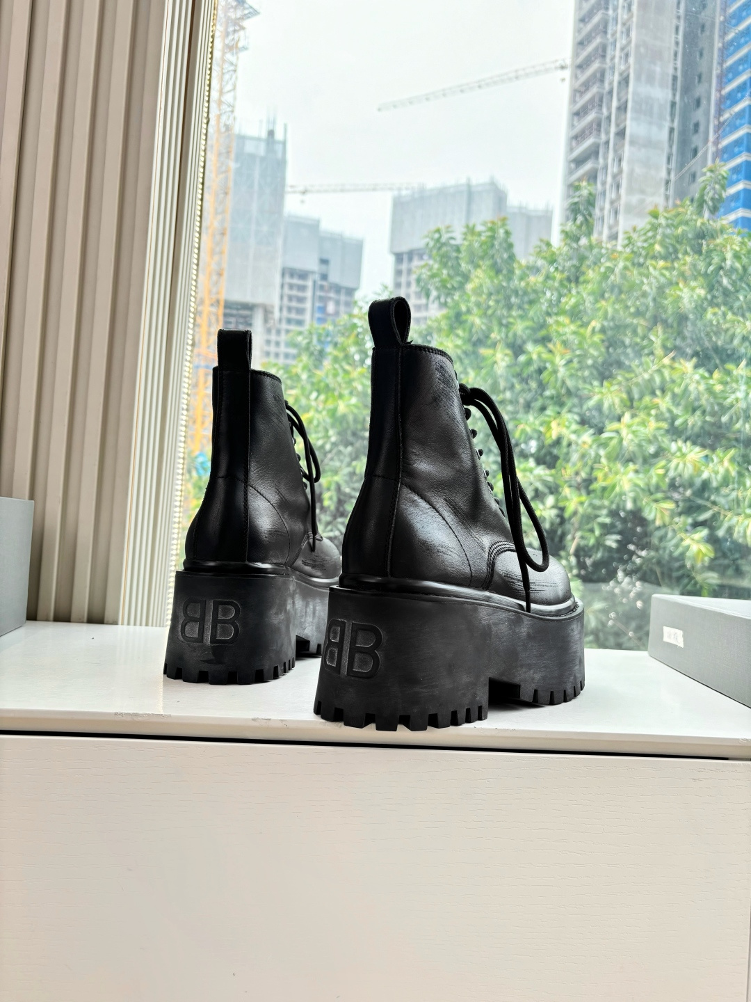 G261对版代购级别Balenciaga巴黎世家25FW毒液Venom短靴马丁靴  请认准高版本 这款靴子在设计上独具匠