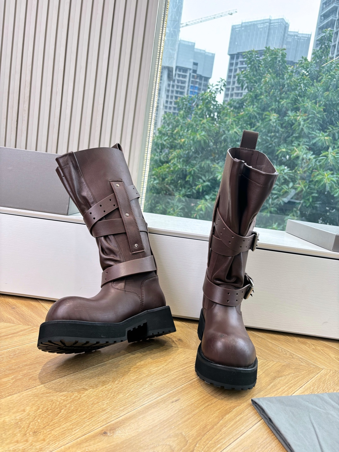对版女码代购级别Balenciaga巴黎世家25FW毒液Venom情侣款高筒靴 中筒靴 请认准高版本 这款靴子在设计上 对版女码代购级别Balenciaga巴黎世家25FW毒液Venom情侣款高筒靴 中筒靴 请认准高版本 这款靴子在设计上