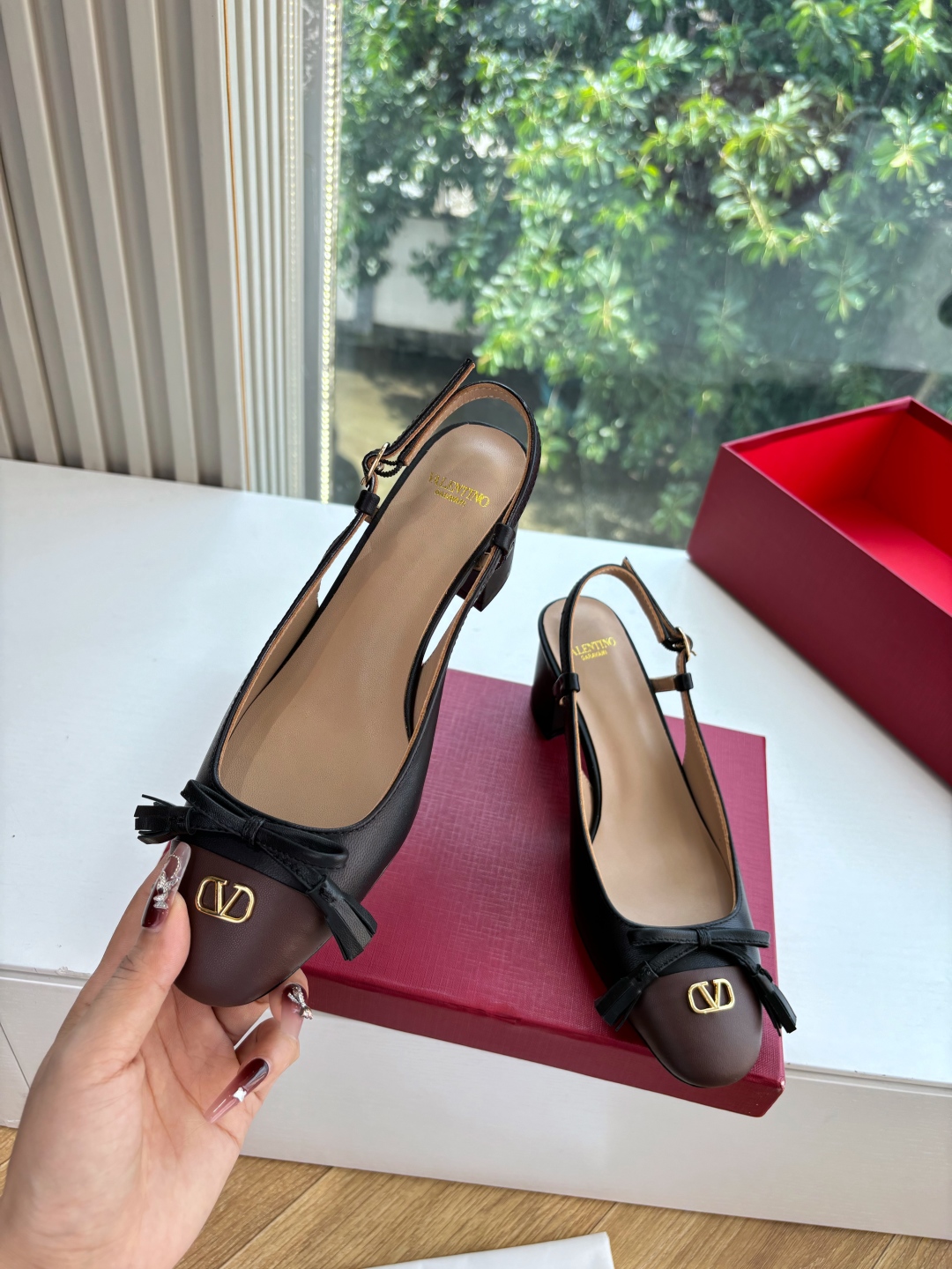 Valentino Classic 2025 Springs: Cozy Layout, Original Sheep Skin Shoes, Comfortable and Stylish. - 图片 5