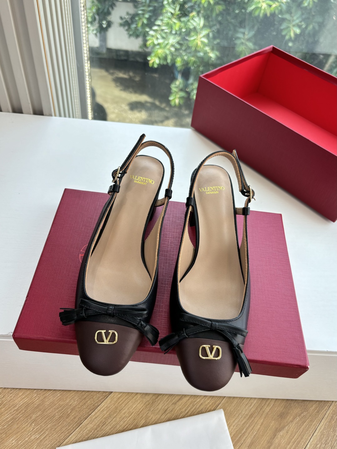 Valentino Classic 2025 Springs: Cozy Layout, Original Sheep Skin Shoes, Comfortable and Stylish. - 图片 4