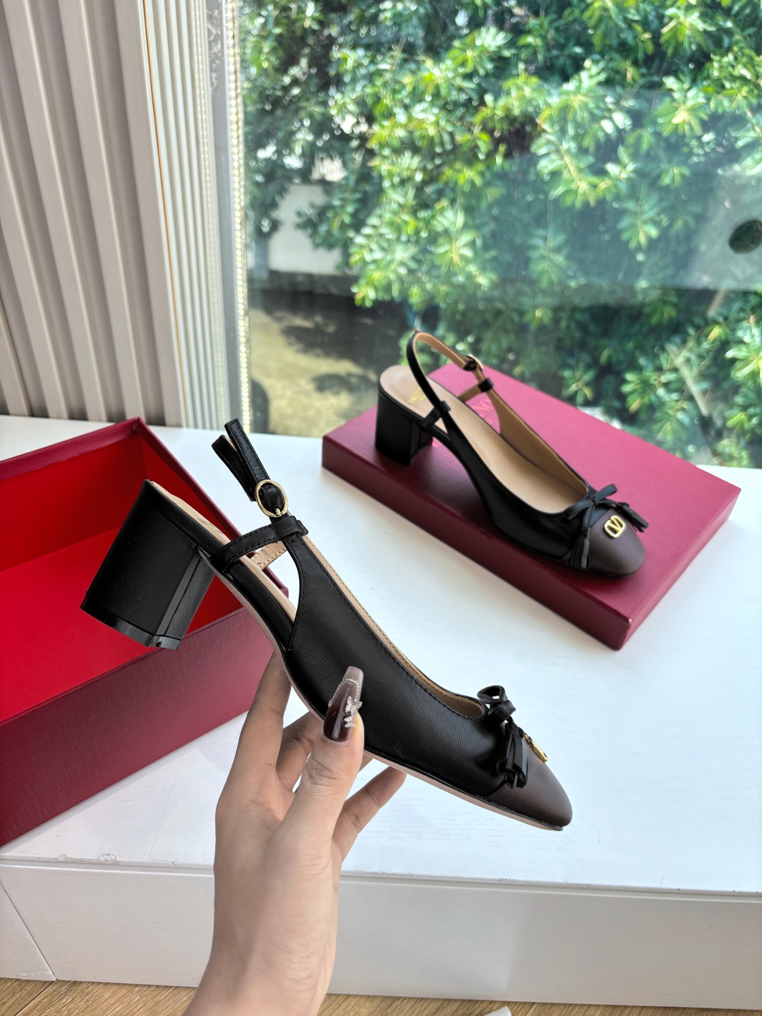 Valentino Classic 2025 Springs: Cozy Layout, Original Sheep Skin Shoes, Comfortable and Stylish. - 图片 3