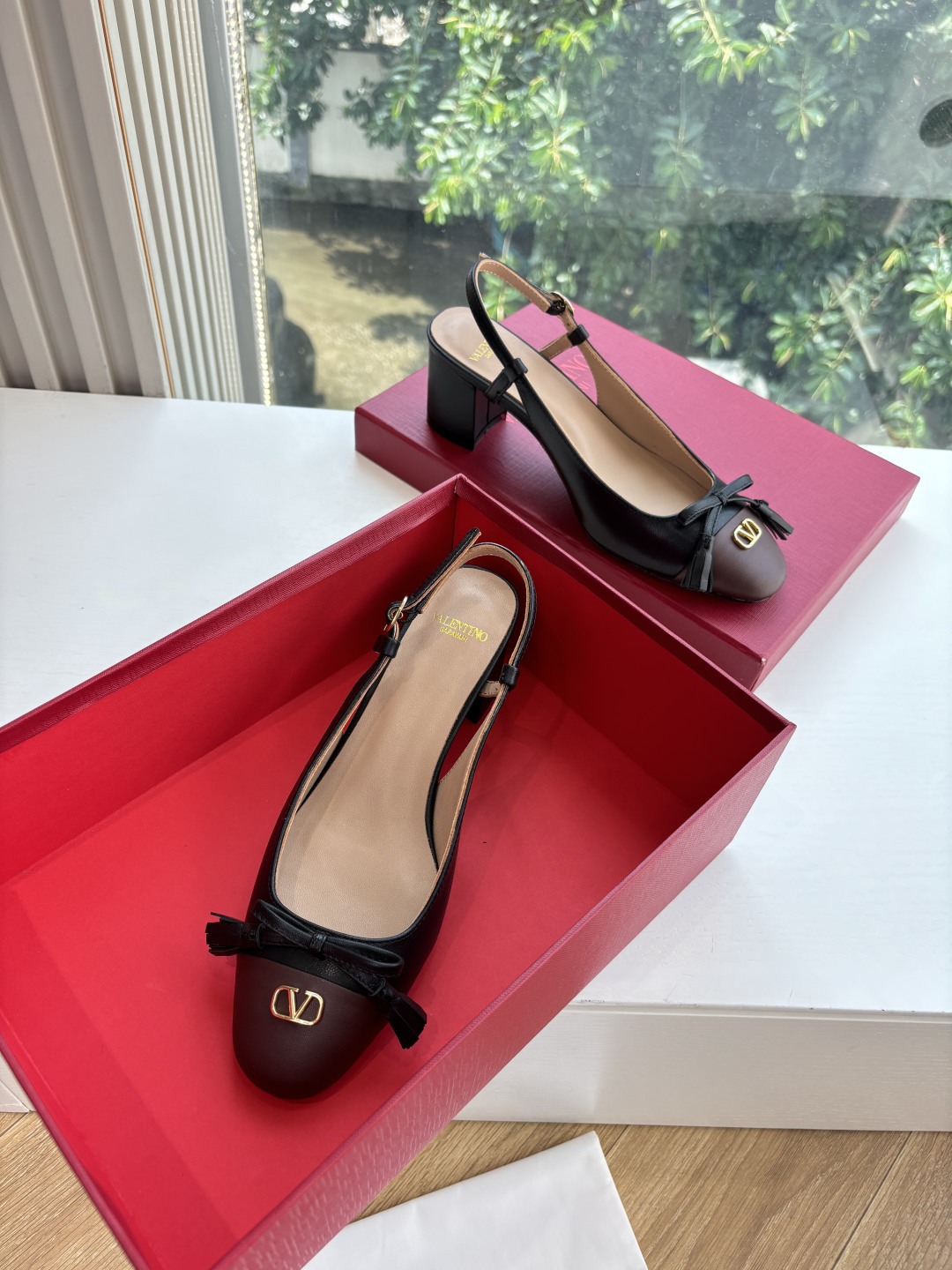 Valentino Classic 2025 Springs: Cozy Layout, Original Sheep Skin Shoes, Comfortable and Stylish. - 图片 2