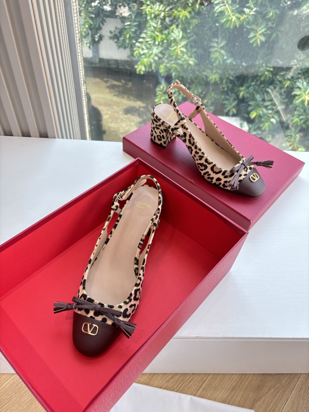 Valentino Classic 2025 Springs Shoes: Cozy Layout, Comfortable Sheepskin, Real Sole, Customizable Sizes. - 图片 2