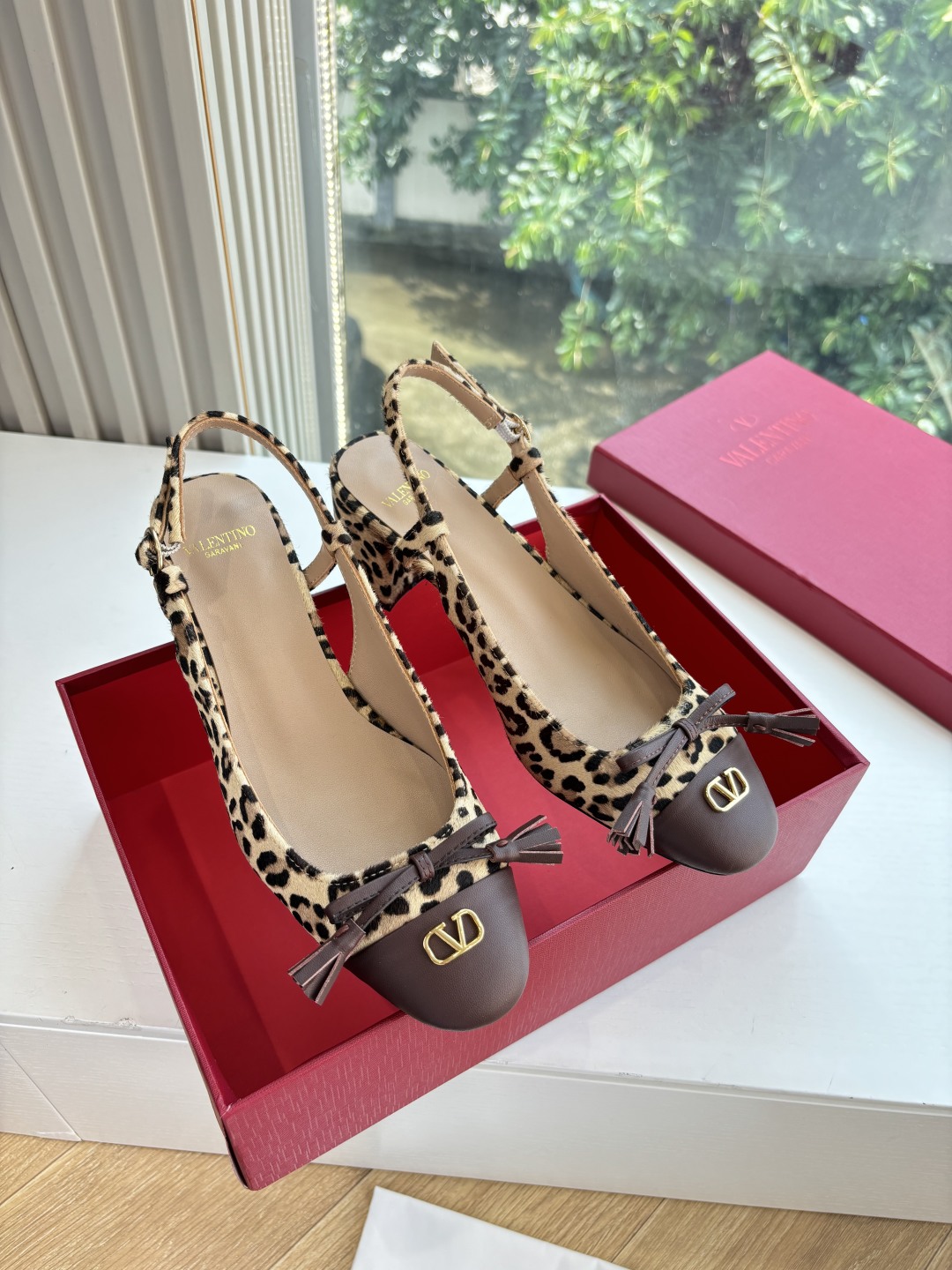 Valentino Classic 2025 Springs Shoes: Cozy Layout, Comfortable Sheepskin, Real Sole, Customizable Sizes. - 图片 1